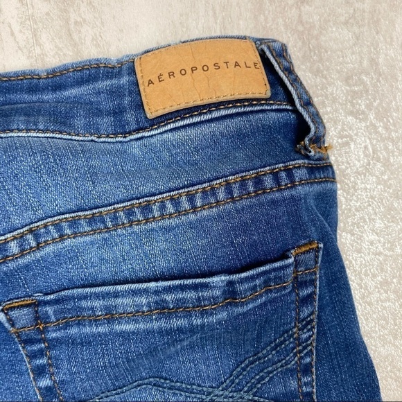 Aeropostale shorts medium washed destroyed denim - Picture 7 of 8